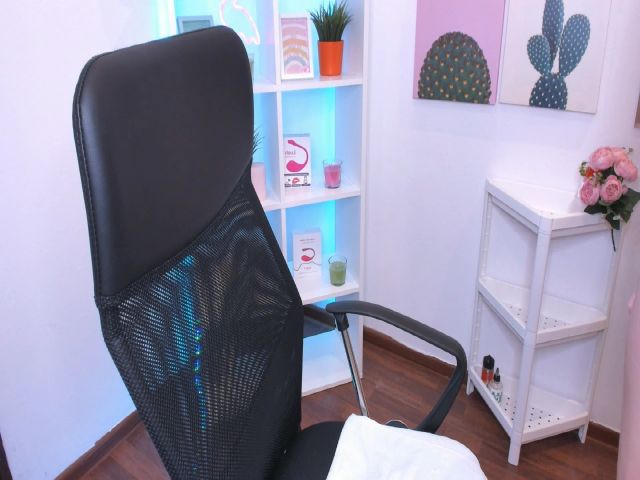 Live sex webcam photo for SweetMilkis #262723306