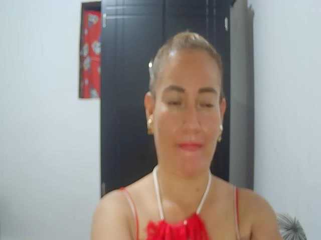 Live sex webcam photo for Mariana0530 #240978583