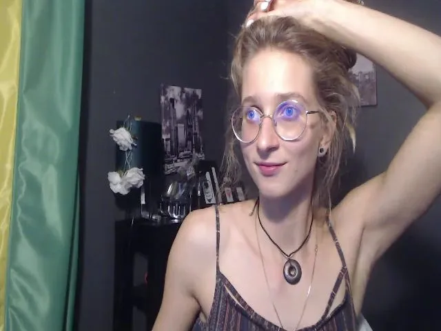 Live sex webcam photo for KINKYkeira #260846969