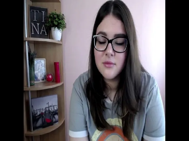 Live sex webcam photo for SweetyTinna #264768739