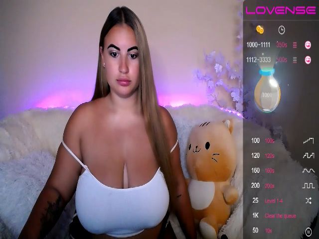 Live sex webcam photo for HarleyQuinnX_ #256014644