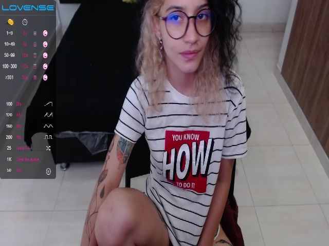 Live sex webcam photo for Myzore #258980607