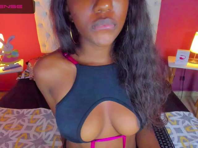 Live sex webcam photo for HaileyVans #247829743