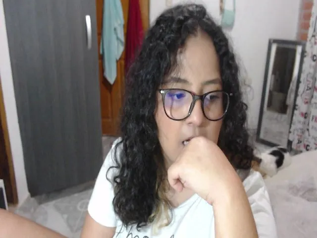 Live sex webcam photo for Mia_blun18 #254646616