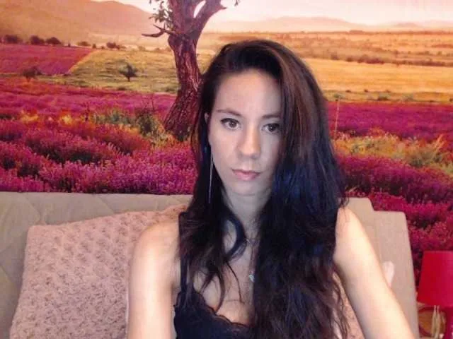 Live sex webcam photo for Roselyn12 #248943742