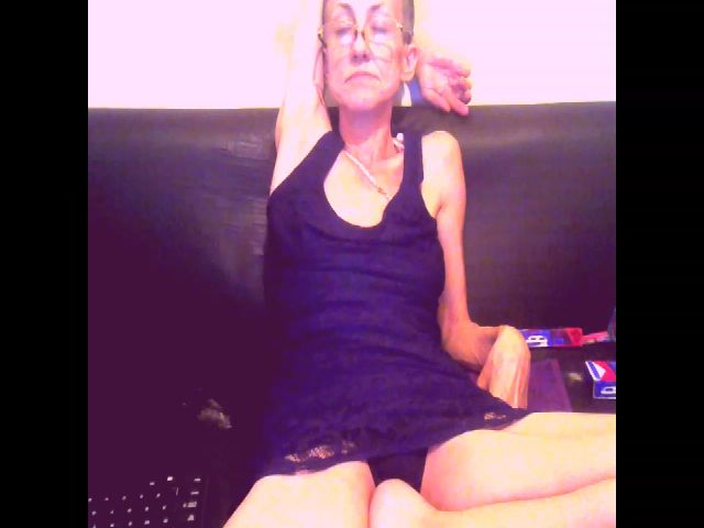 Live sex webcam photo for Sexygeny #255372762