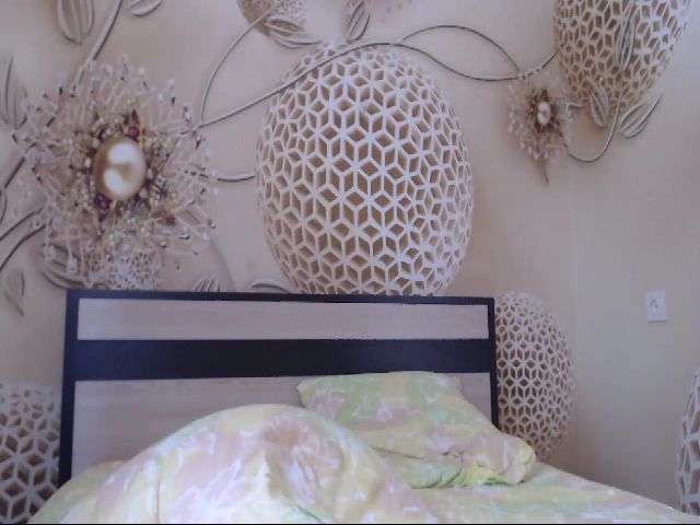 Live sex webcam photo for MeltingJulia #265460982