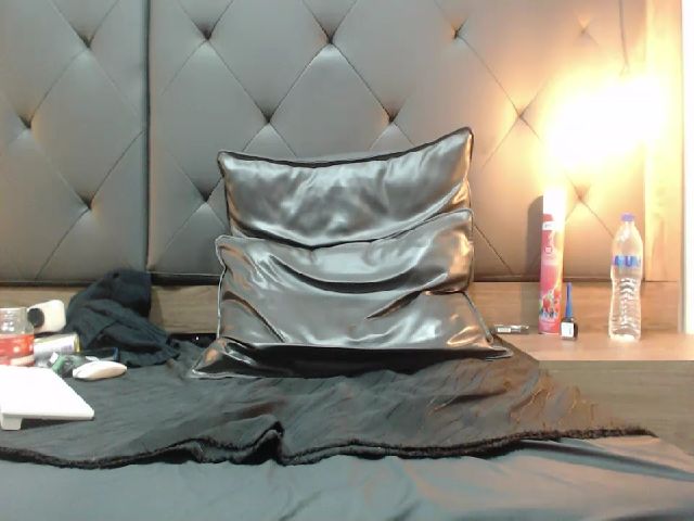 Live sex webcam photo for AnaSaenz #253933826