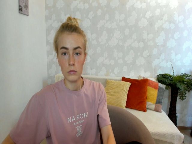 Live sex webcam photo for MissisRexa #260487545