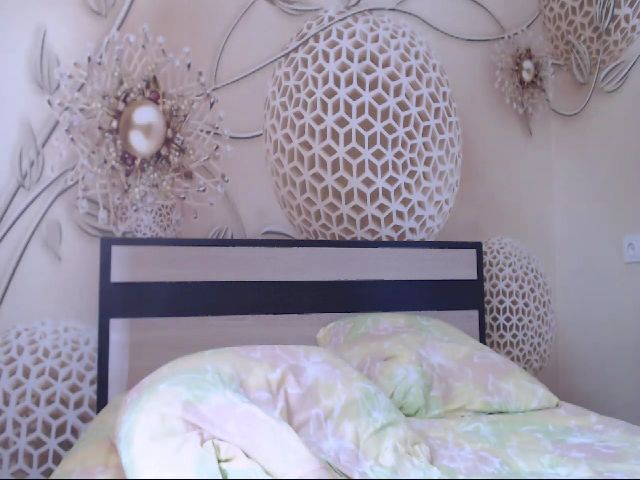 Live sex webcam photo for MeltingJulia #262093507