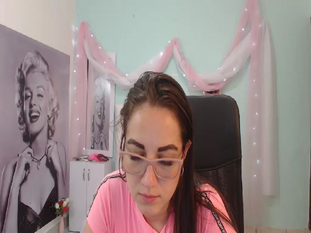 Live sex webcam photo for Miaqueen69 #260901206