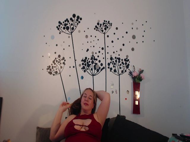 Live sex webcam photo for voluptuousDDD #253895080