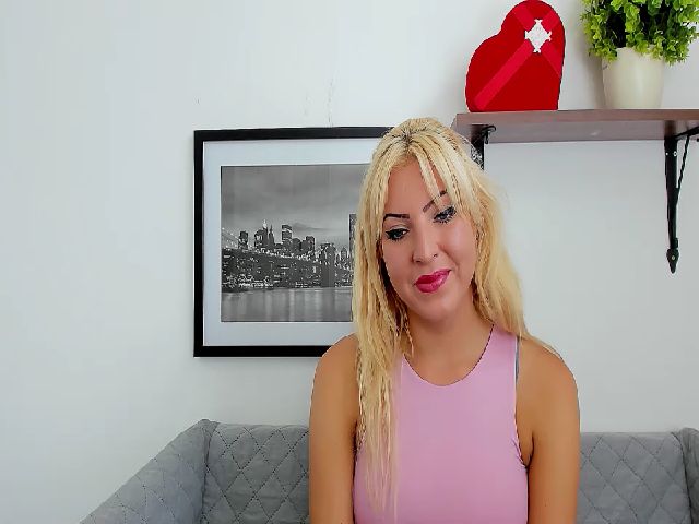 Live sex webcam photo for Lily_Carter18 #253311864