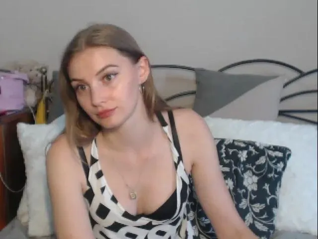Live sex webcam photo for LarissaSexy25 #263763344