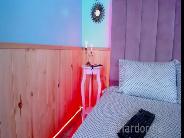 Live sex webcam photo for HardorDie #254843293