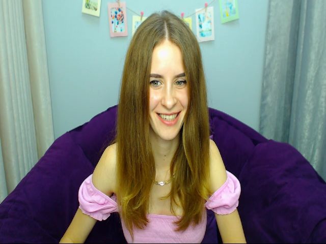 Live sex webcam photo for KristenKravit #265360909