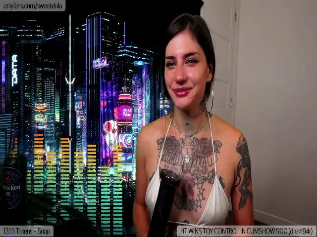 Live sex webcam photo for SweetxLola #262450857