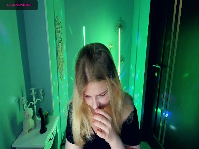 Live sex webcam photo for TinkerrBelll #262341865