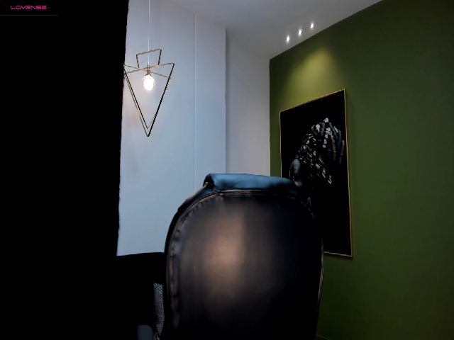 Live sex webcam photo for EmmaZane #265185407