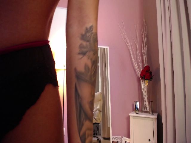 Live sex webcam photo for RaniaVibes #252300783