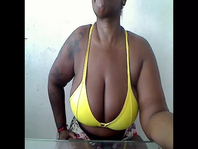 Live sex webcam photo for Assbigxhot9 #261369433