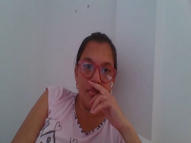 Live sex webcam photo for SweetLola01 #254175390