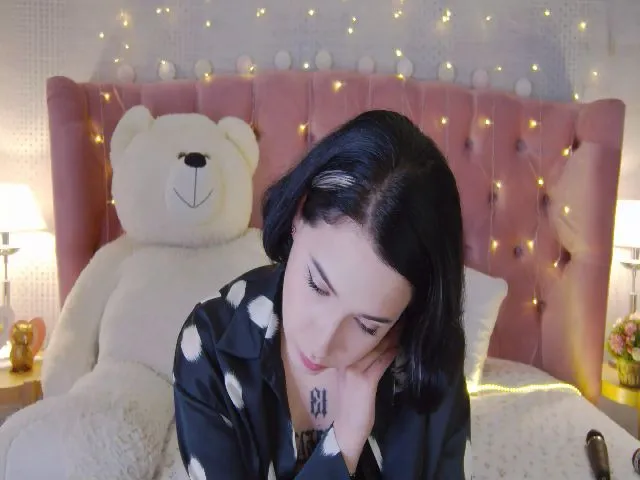 Live sex webcam photo for Roxy_Di #265513044