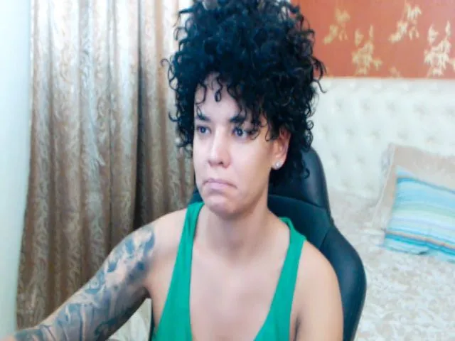 Live sex webcam photo for LaraAnne_ #258786529