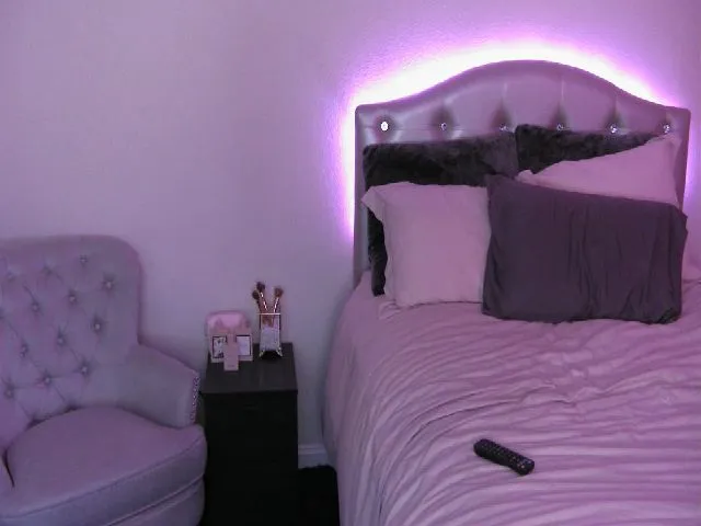 Live sex webcam photo for MeganMaxine #262901544