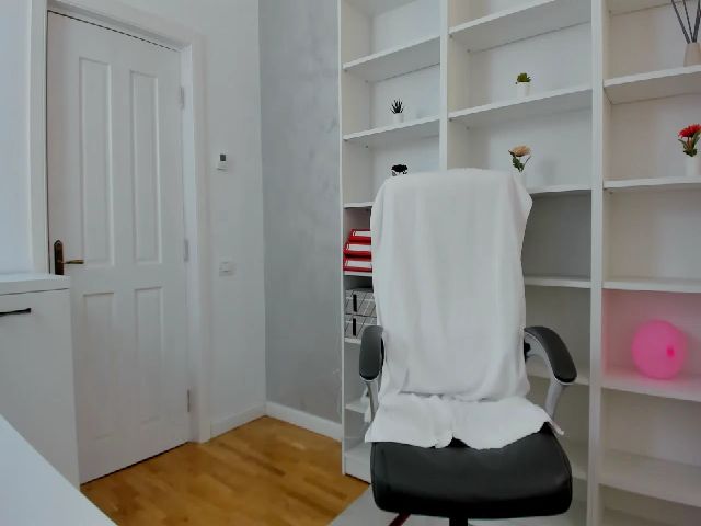 Live sex webcam photo for VanessaCroft #253749955