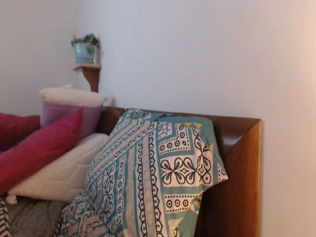 Live sex webcam photo for isabellazee2 #253977673