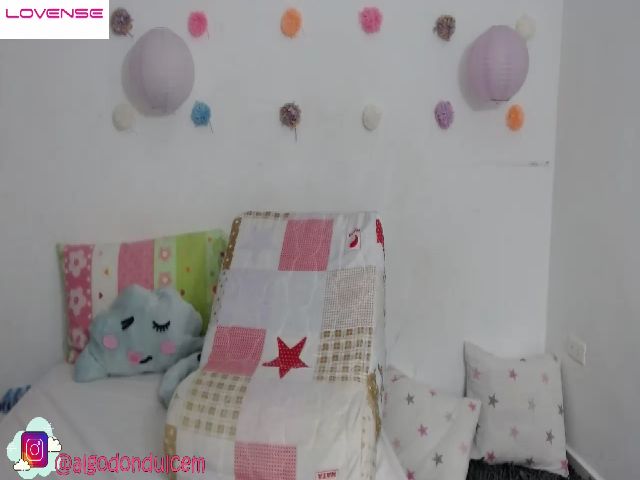 Live sex webcam photo for Em_aa #258458651