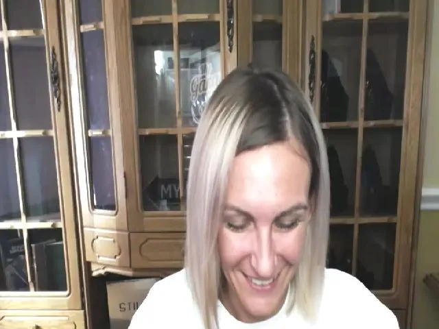 Live sex webcam photo for MiliEsiens #261251246