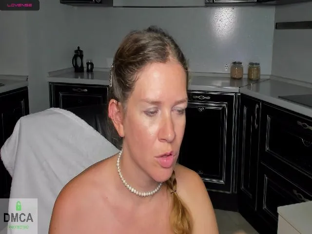 Live sex webcam photo for StelaMartin #253146212