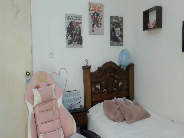 Live sex webcam photo for Cailyn_Hot1 #265523230