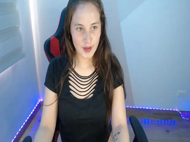 Live sex webcam photo for SharonMora #259353120