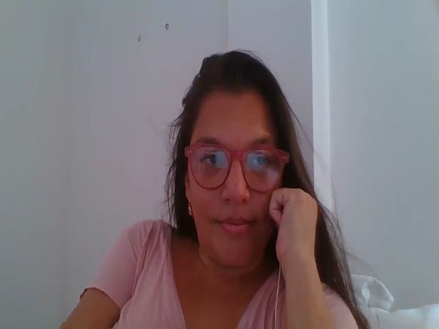 Live sex webcam photo for SweetLola01 #257754237