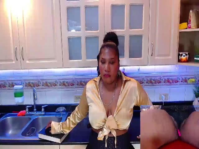 Live sex webcam photo for Ebonysmith1 #256280985