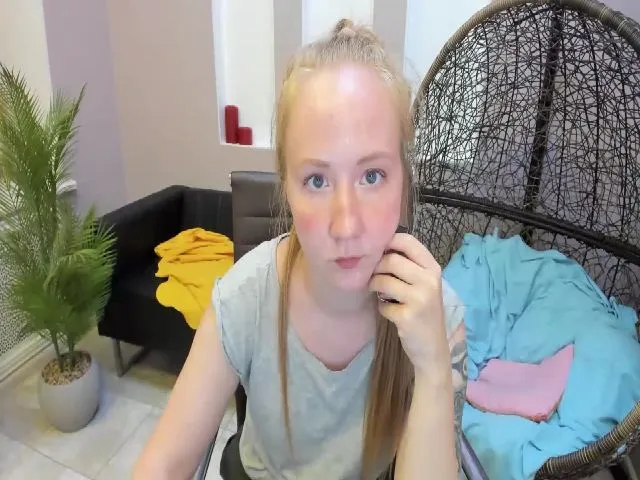 Live sex webcam photo for StunningKelly #256404533