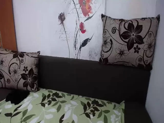 Live sex webcam photo for TeaseKate #257805351