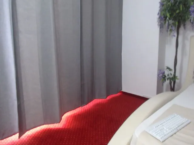 Live sex webcam photo for Erikajordan #253680818