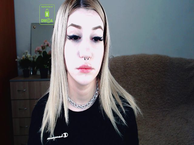 Live sex webcam photo for Alison_Moonli #257115475