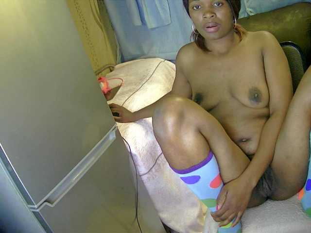 Live sex webcam photo for Swipepussy26 #241418821