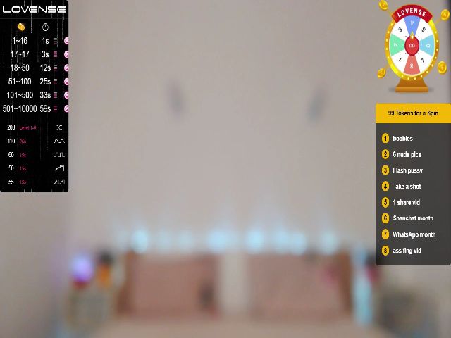 Live sex webcam photo for YourPeachy #252647824