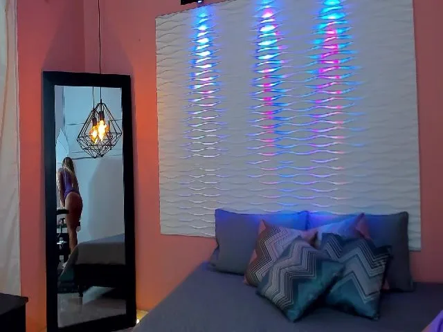 Live sex webcam photo for IsabelaBrown #263427574