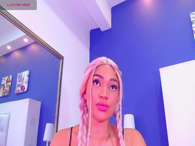 Live sex webcam photo for Scarlett_1801 #256086917