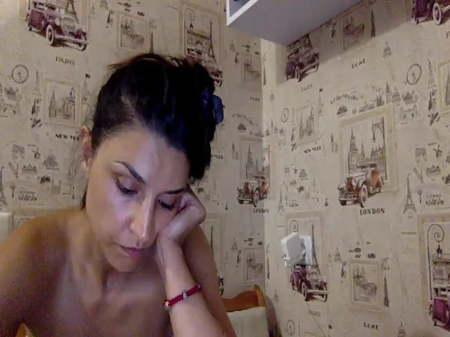 Live sex webcam photo for JolyBoss #254273536
