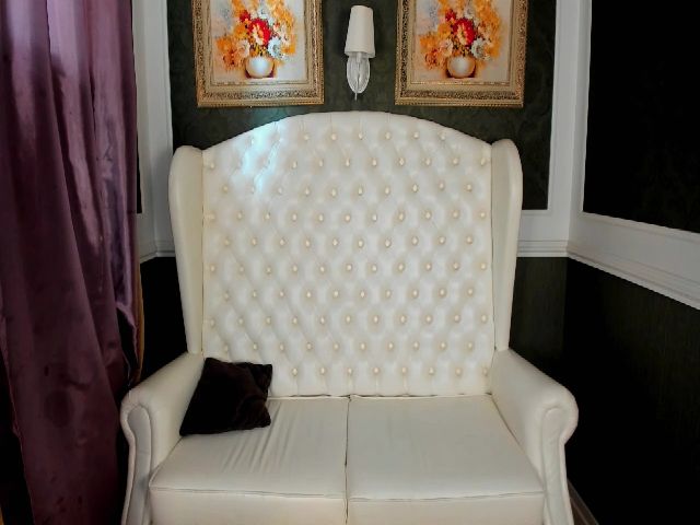 Live sex webcam photo for QudyMerry #259876561