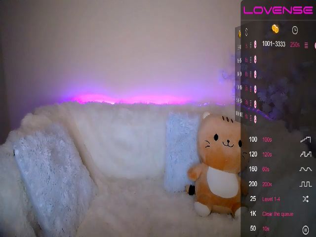 Live sex webcam photo for HarleyQuinnX_ #260134179