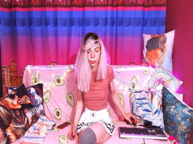 Live sex webcam photo for Lolly_Goddess #262033546